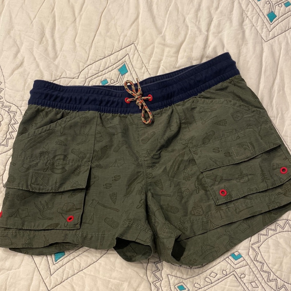 Columbia womens hiking outdoor shorts, size small. Worn only 30 minutes indoors!
